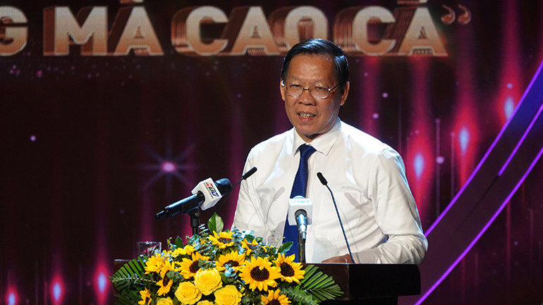 Chủ tịch Ủy ban nhân dân Thành phố Hồ Chí Minh Phan Văn Mãi phát biểu tại lễ tuyên dương.