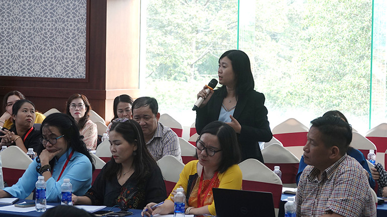 Đại biểu nêu ý kiến tại hội thảo.