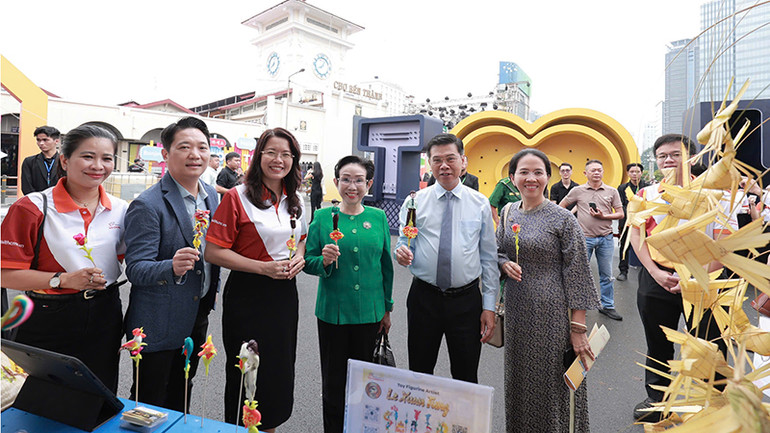 Nhiều hoạt động sôi nổi diễn ra tại khu vực trước Chợ Bến Thành trong Tuần lễ Du lịch thành phố lần 4.