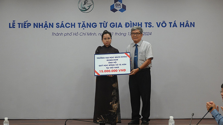 Phó Giáo sư, Tiến sĩ Trần Thiên Phúc, Phó Hiệu trưởng, đại diện Trường đại học Bách Khoa – Đại học Quốc gia Thành phố Hồ Chí Minh ủng hộ Quỹ học bổng Võ Tá Hân tại Việt Nam 15 triệu đồng. Phó Giáo sư, Tiến sĩ Trần Thiên Phúc, Phó Hiệu trưởng, đại diện Trường đại học Bách Khoa – Đại học Quốc gia Thành phố Hồ Chí Minh ủng hộ Quỹ học bổng Võ Tá Hân tại Việt Nam 15 triệu đồng.