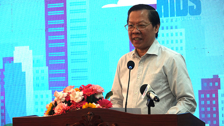 Chủ tịch Ủy ban nhân dân Thành phố Hồ Chí Minh Phan Văn Mãi phát biểu chào mừng.