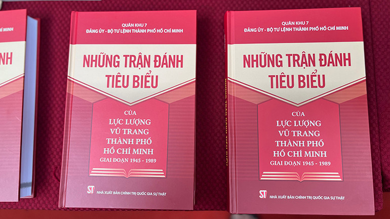Cuốn sách được trưng bày tại Đường sách Thành phố Hồ Chí Minh nhân Tuần lễ Sách kỷ niệm 80 năm Ngày thành lập Quân đội nhân dân Việt Nam (22/12/1944-22/12/2024).