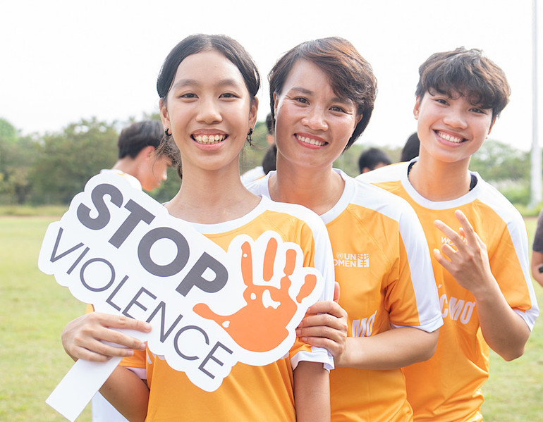 Thông điệp "Xóa bỏ bạo lực" được đưa ra tại sự kiện.