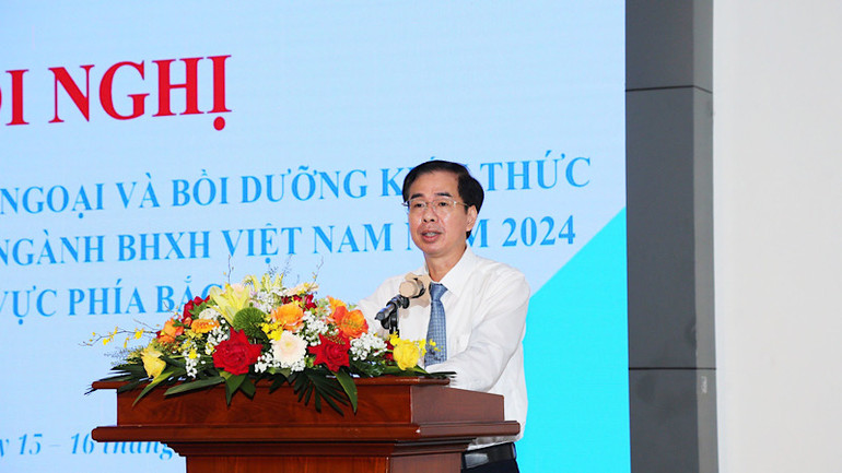 Phó Tổng Giám đốc Bảo hiểm xã hội Việt Nam Đào Việt Ánh phát biểu tại hội nghị.