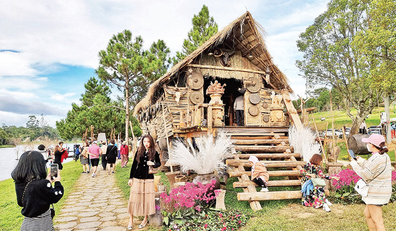 Nhà dài của người Ê Đê.