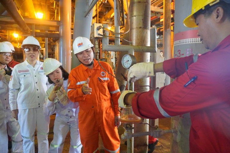 Những giọt dầu của mỏ Cá Ngừ Vàng. Những giọt dầu của mỏ Cá Ngừ Vàng.