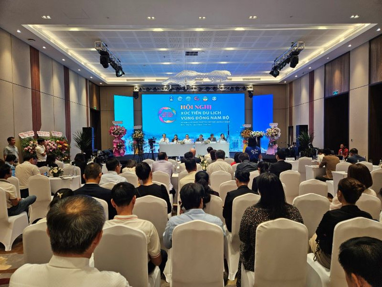 Toàn cảnh Hội nghị.