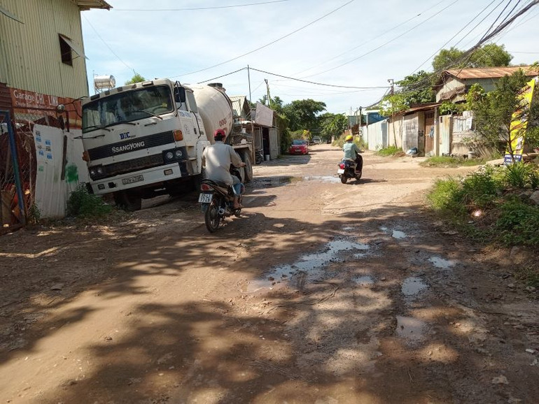 Hẻm 290 Nguyễn Hữu Cảnh, phường Thắng Nhất, thành phố Vũng Tàu xuống cấp, không được sửa chữa vì nằm trong dự án.