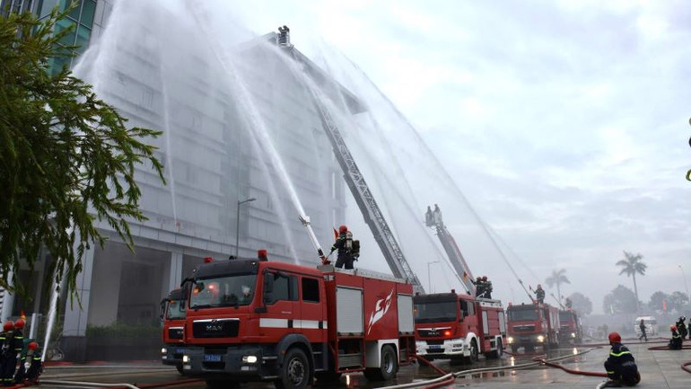 Lực lượng phòng cháy, chữa cháy Công an tỉnh thường xuyên diễn tập nhằm nâng cao khả năng ứng phó, xử lý tình huống hỏa hoạn, cháy nổ tại các cơ sở.