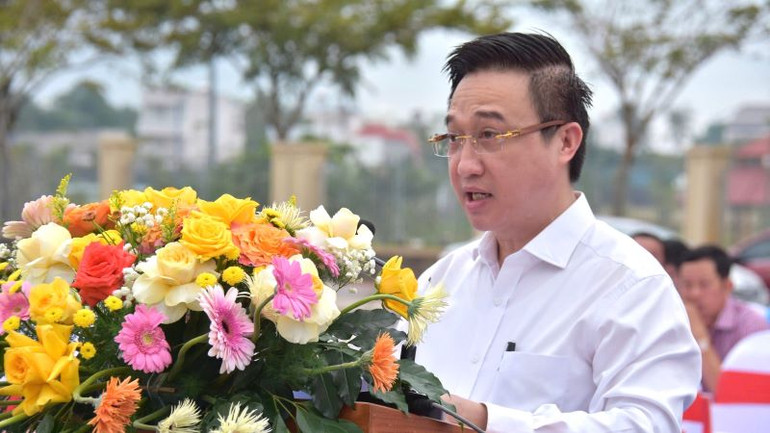 Đồng chí Đặng Minh Thông, Phó Chủ tịch Ủy ban nhân dân tỉnh phát biểu tại buổi lễ.