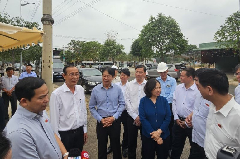 Đoàn giám sát kiểm tra tại khu tái định cư Hắc Dịch, thị xã Phú Mỹ.