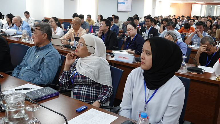 Các đại biểu tham dự hội thảo.