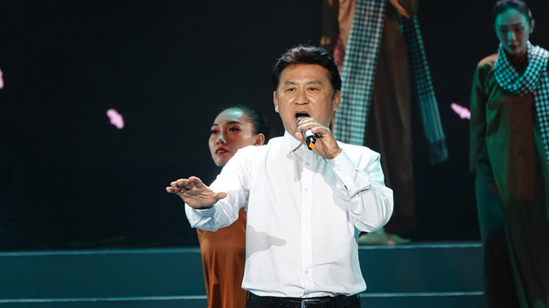 Nghệ sĩ Nhân dân Tạ Minh Tâm trình bày ca khúc Tình ca.