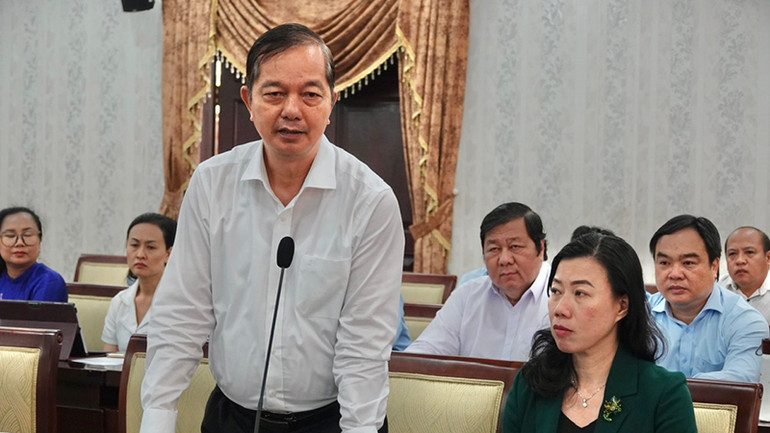 Đại biểu phát biểu ý kiến tại hội thảo.