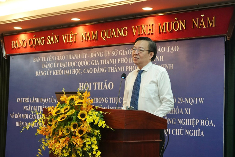 Tiến sĩ Lê Hồng Sơn, Phó Trưởng Ban Thường trực Ban Tuyên giáo Thành ủy Thành phố Hồ Chí Minh kết luận hội thảo.