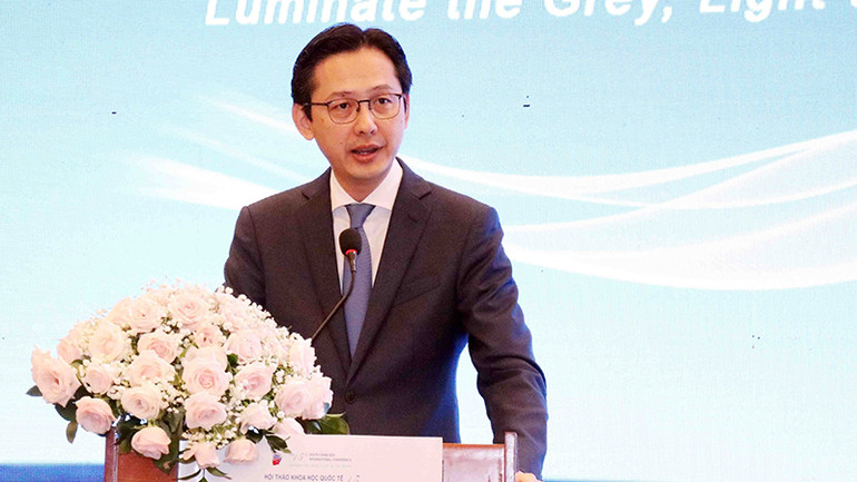 Thứ trưởng Ngoại giao Đỗ Hùng Việt phát biểu tại phiên khai mạc. (Ảnh: Xuân Khu) Thứ trưởng Ngoại giao Đỗ Hùng Việt phát biểu tại phiên khai mạc. (Ảnh: Xuân Khu)