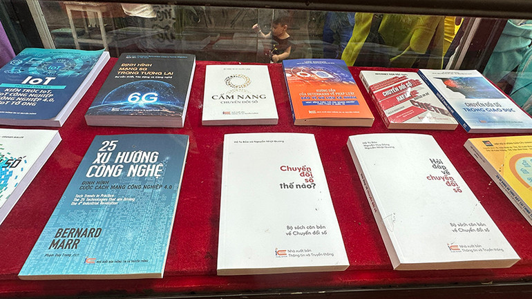 Trưng bày những quyển sách hay dành cho doanh nghiệp.