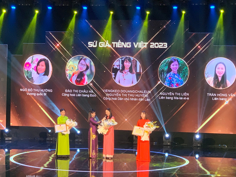 Các sứ giả tiếng Việt ở nước ngoài chia sẻ cảm xúc tại Lễ trao giải.