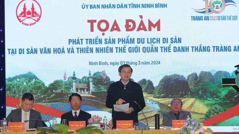 Đồng chí Đoàn Minh Huấn, Ủy viên Trung ương Đảng, Bí thư Tỉnh ủy Ninh Bình phát biểu tại tọa đàm. (Ảnh: ANH TUẤN)