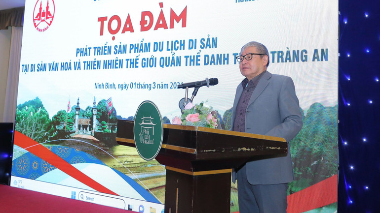 Tiến sĩ Nguyễn Việt, Giám đốc Trung tâm Tiền sử Đông Nam Á đã trình bày báo cáo tại tọa đàm. (Ảnh: ANH TUẤN)