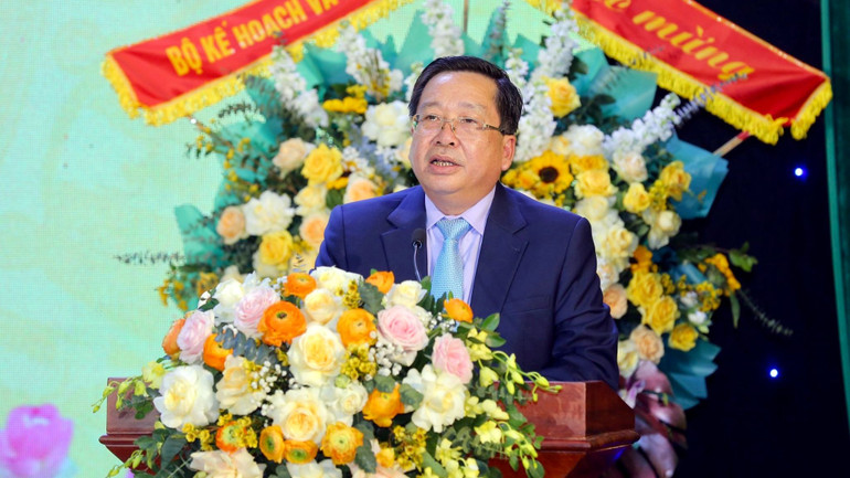 Phát biểu tại lễ kỷ niệm, đồng chí Bùi Duy Quang, Trưởng Ban Quản lý các khu công nghiệp tỉnh Ninh Bình khẳng định, với vai trò là cơ quan đầu mối trực tiếp thực hiện chức năng quản lý nhà nước trong các khu công nghiệp, Ban Quản lý luôn quan tâm theo sát mọi hoạt động của các nhà đầu tư và các doanh nghiệp, để kịp thời hỗ trợ, tháo gỡ khó khăn cho các nhà đầu tư, giúp cho mọi hoạt động đầu tư kinh doanh trong các khu công nghiệp diễn ra thuận lợi và hiệu quả. (Ảnh: ANH TUẤN)