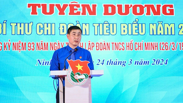 Đồng chí Trịnh Như Lâm, Bí thư Tỉnh đoàn Ninh Bình phát biểu tại chương trình. (Ảnh: TRƯỜNG GIANG) Đồng chí Trịnh Như Lâm, Bí thư Tỉnh đoàn Ninh Bình phát biểu tại chương trình. (Ảnh: TRƯỜNG GIANG)
