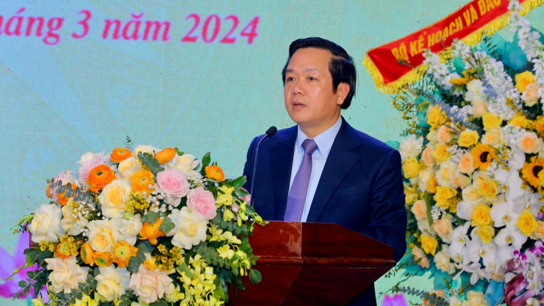 Đồng chí Chủ tịch Ủy ban nhân dân tỉnh Ninh Bình Phạm Quang Ngọc phát biểu tại lễ kỷ niệm. (Ảnh: ANH TUẤN)