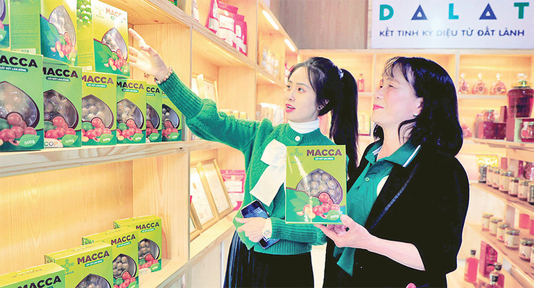 Một điểm trưng bày, giới thiệu và bán sản phẩm mang nhãn hiệu "Đà Lạt-kết tinh kỳ diệu từ đất lành".