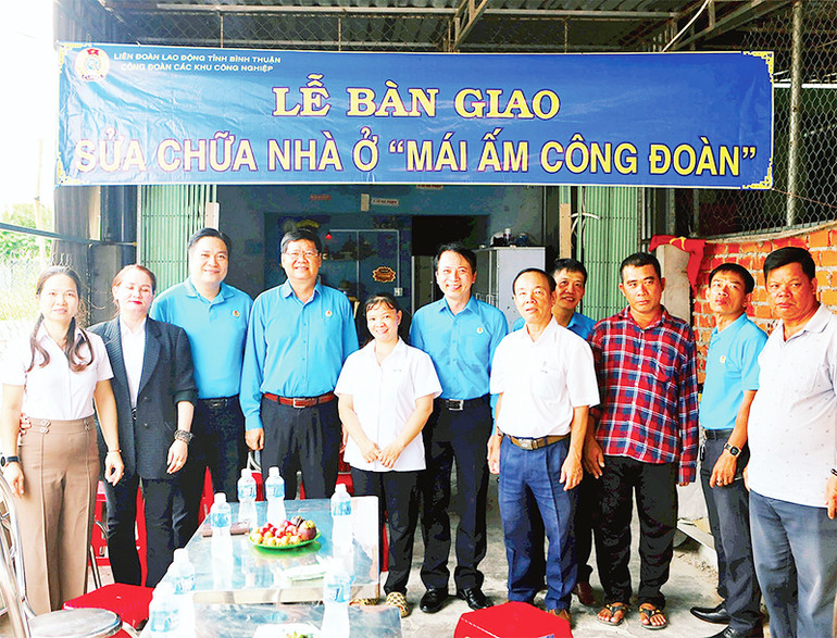 Liên đoàn Lao động tỉnh Bình Thuận hỗ trợ kinh phí xây dựng, sửa chữa nhà "Mái ấm công đoàn" cho đoàn viên. (Ảnh TL)