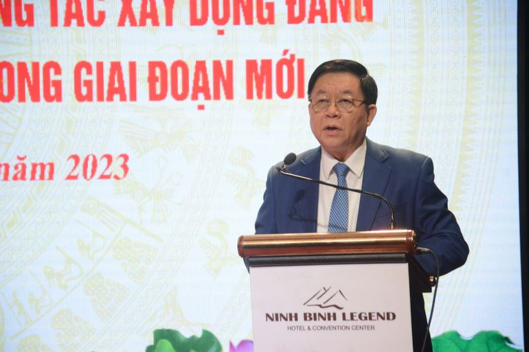 Đồng chí Nguyễn Trọng Nghĩa, Bí thư Trung ương Đảng, Trưởng Ban Tuyên giáo Trung ương phát biểu kết luận hội thảo. (Ảnh: TTXVN)