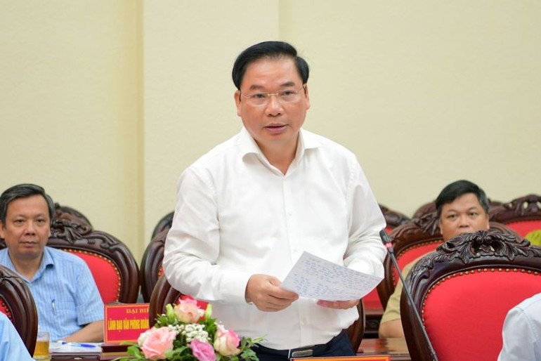 Đồng chí Tống Quang Thìn, Phó Chủ tịch Thường trực Ủy ban nhân dân tỉnh Ninh Bình phát biểu tại hội nghị. (Ảnh: TRƯỜNG GIANG)