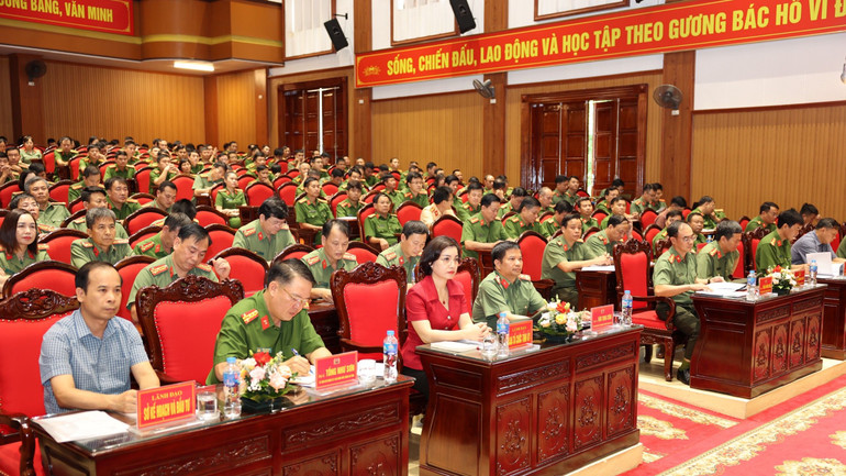 Các đại biểu dự hội nghị.