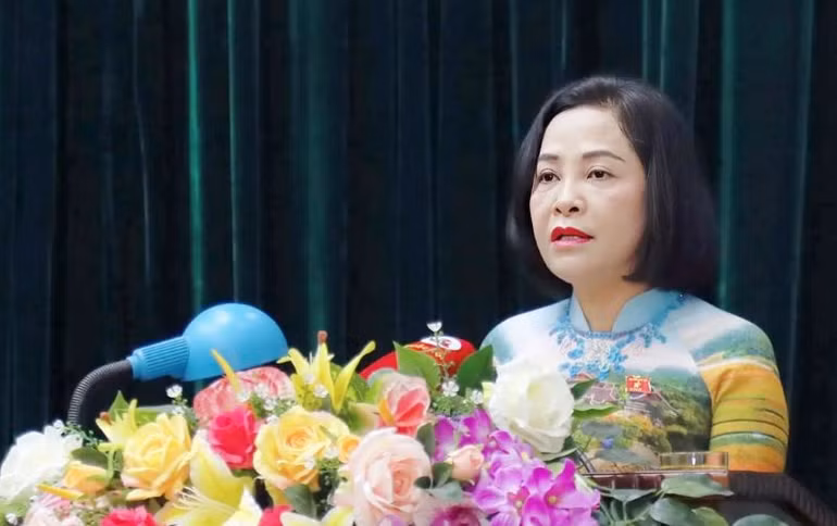 Phó Chủ tịch Quốc hội Nguyễn Thị Thanh phát biểu chỉ đạo kỳ họp Hội đồng nhân dân tỉnh Ninh Bình khóa XV. (Ảnh: ĐỨC LAM)