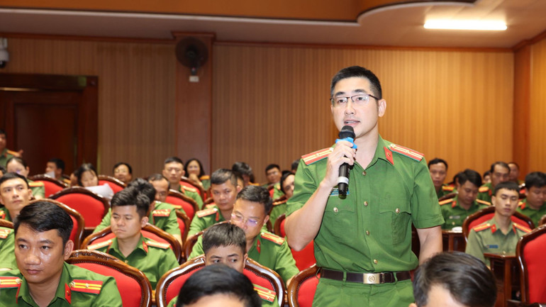Một số ý kiến của công an các xã, phường, thị trấn tại hội nghị đối thoại.