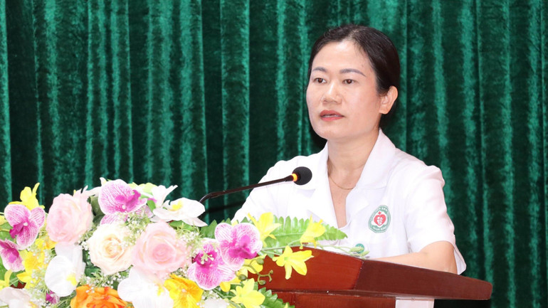 Phó Giám đốc Bệnh viện Sản-Nhi Ninh Bình Phạm Ngọc Hà phát biểu tại lớp tập huấn.