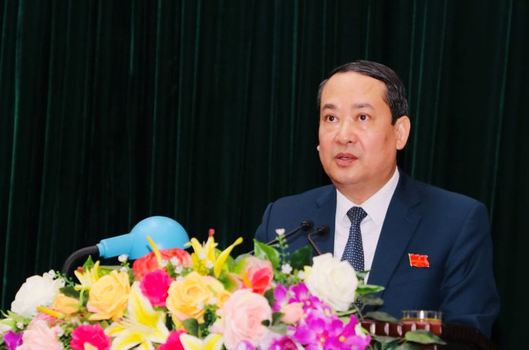 Đồng chí Mai Văn Tuất, Phó Bí thư Thường trực Tỉnh ủy, Chủ tịch Hội đồng nhân dân tỉnh Ninh Bình phát biểu tại phiên khai mạc. (Ảnh: ĐỨC LAM)