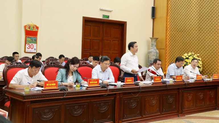 Đồng chí Phạm Quang Ngọc, Phó Bí thư Tỉnh ủy, Chủ tịch Ủy ban nhân dân tỉnh Ninh Bình chia sẻ về những kết quả, bài học kinh nghiệm của Ninh Bình. Đồng chí Phạm Quang Ngọc, Phó Bí thư Tỉnh ủy, Chủ tịch Ủy ban nhân dân tỉnh Ninh Bình chia sẻ về những kết quả, bài học kinh nghiệm của Ninh Bình.