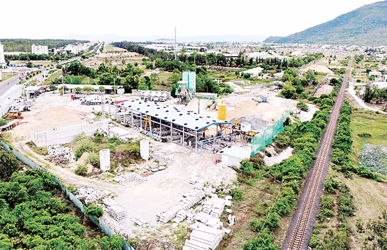 Nhu cầu vật liệu xây dựng các công trình, dự án ở tỉnh Phú Yên đang rất lớn. Nhu cầu vật liệu xây dựng các công trình, dự án ở tỉnh Phú Yên đang rất lớn.