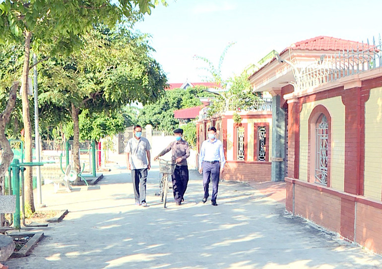 Một góc nông thôn mới ở thôn Hòe Nha, xã Thụy Chính, huyện Thái Thụy. (Ảnh HOÀI THU)