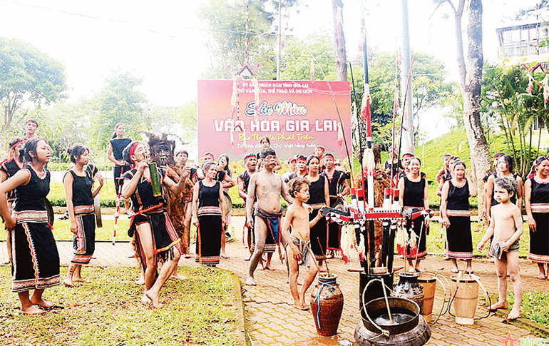 Mỗi tuần có một đoàn nghệ nhân đại diện các địa phương biểu diễn tại chương trình.