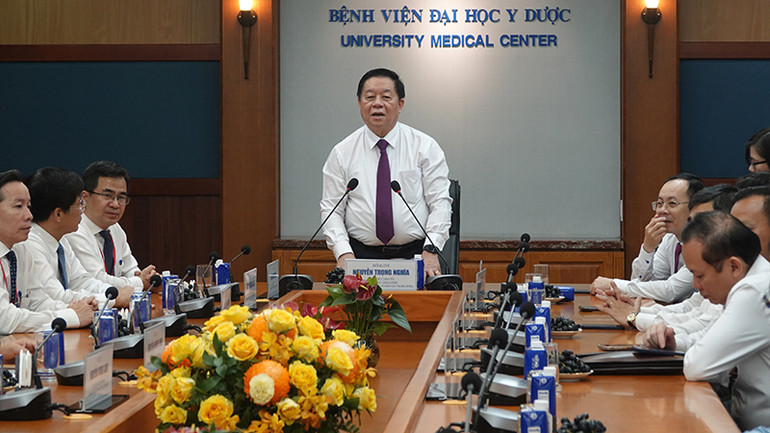 Đồng chí Nguyễn Trọng Nghĩa, Trưởng Ban Tuyên giáo và Dân vận Trung ương phát biểu trong chuyến thăm đến Bệnh viện Đại học Y dược Thành phố Hồ Chí Minh.