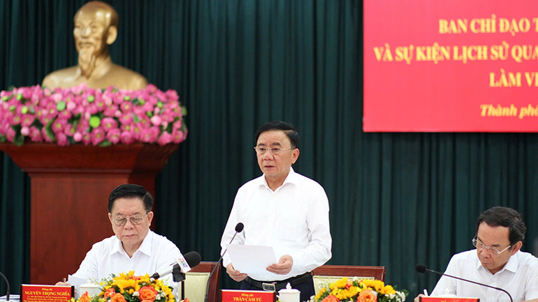 Đồng chí Trần Cẩm Tú, Ủy viên Bộ Chính trị, Thường trực Ban Bí thư phát biểu chỉ đạo tại buổi làm việc.