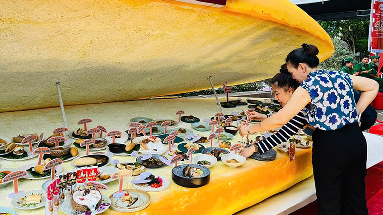 Gian hàng trưng bày bánh mì tại Lễ hội Bánh mì Việt Nam lần 2, năm 2024.