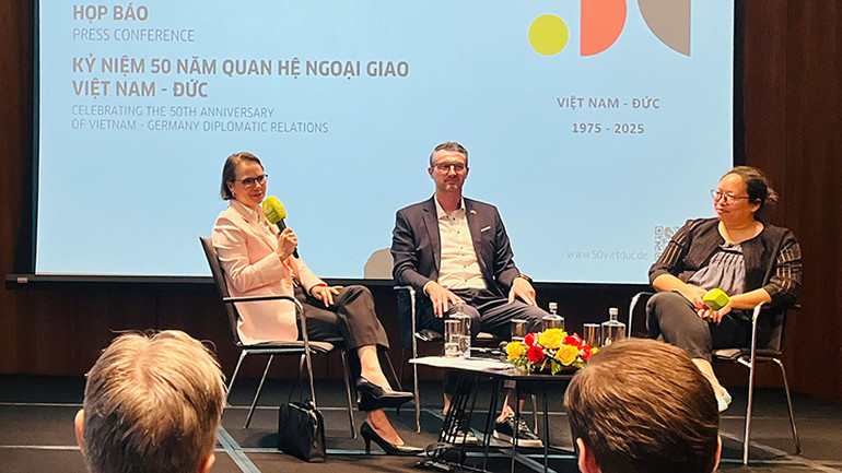 Quang cảnh buổi họp báo.