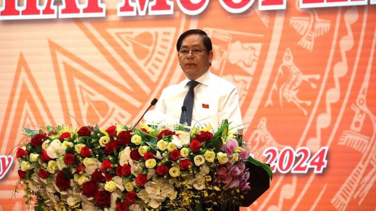 Đồng chí Phạm Viết Thanh, Bí thư Tỉnh ủy, Chủ tịch Hội đồng nhân dân tỉnh phát biểu bế mạc hội nghị.