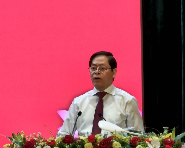 Đồng chí Phạm Viết Thanh, Ủy viên Trung ương Đảng, Bí thư Tỉnh ủy, Chủ tịch Hội đồng nhân dân tỉnh phát biểu tại hội nghị.