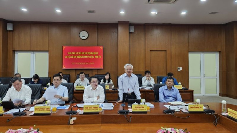 Đồng chí Tạ Ngọc Tấn thành viên Đoàn công tác phát biểu tại hội nghị. Đồng chí Tạ Ngọc Tấn thành viên Đoàn công tác phát biểu tại hội nghị.