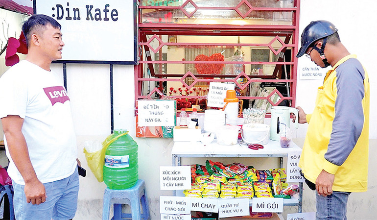 Quán mì 1.000 đồng của nhóm bạn trẻ tại Phường 5, thành phố Cà Mau, tỉnh Cà Mau.