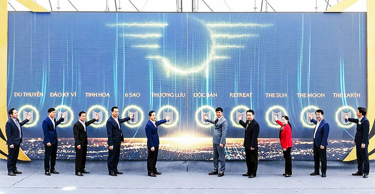 Các đại biểu thực hiện nghi thức khởi công Dự án Flamingo Majestic Island Resort.