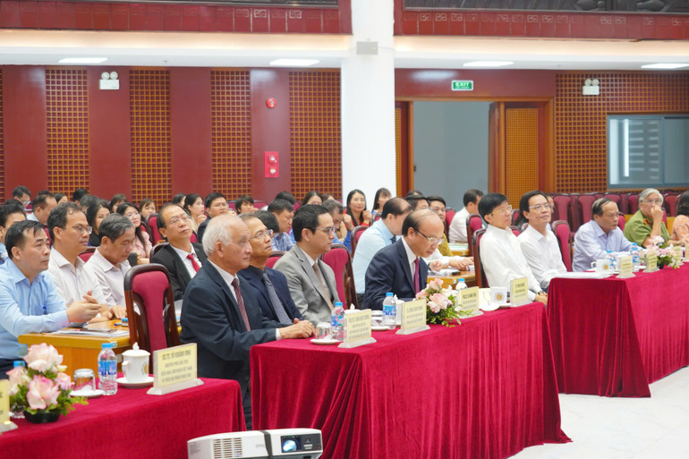 Hội thảo thu hút sự tham gia của nhiều nhà khoa học đến từ các cơ quan nghiên cứu hàng đầu về lịch sử trên cả nước. Hội thảo thu hút sự tham gia của nhiều nhà khoa học đến từ các cơ quan nghiên cứu hàng đầu về lịch sử trên cả nước.